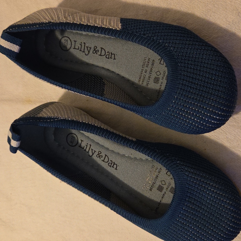Lily & Dan Girls Flats Size 9/10 New